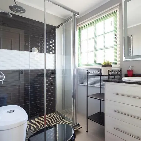 Home2book Stunning Sea Front House بيت للعطل *
